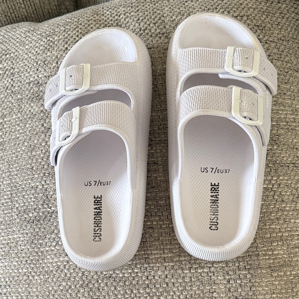 Cushionaire Women's White Sandals